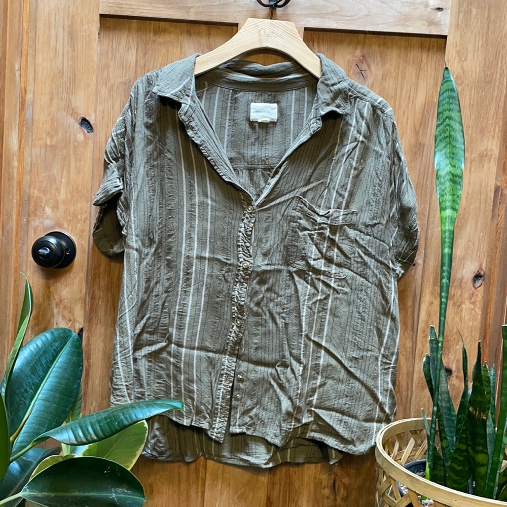American Eagle collared button up